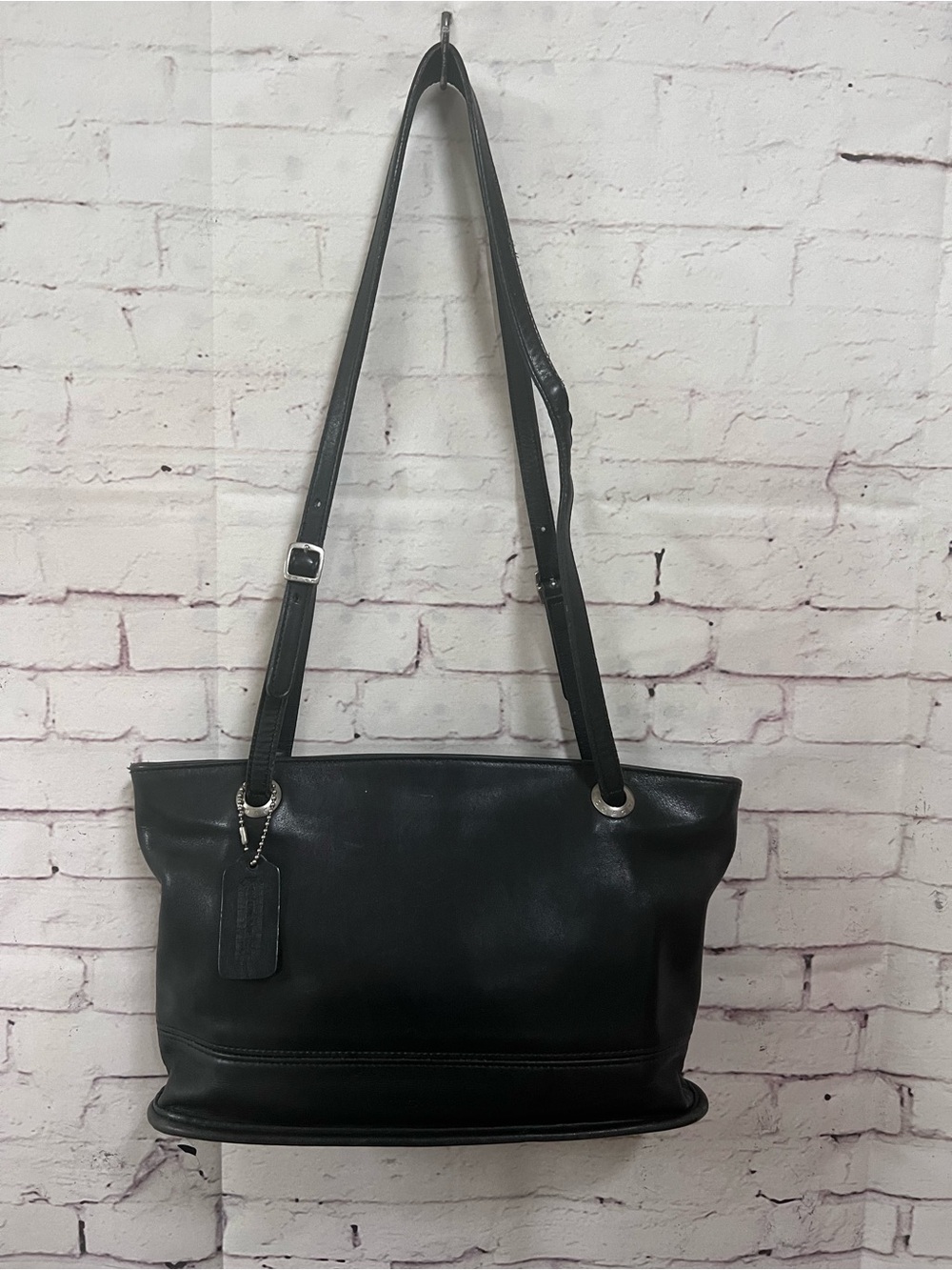 Vintage Coach Purse D8C-4243 Black Leather Legacy Slim Bucket Shoulder Bag